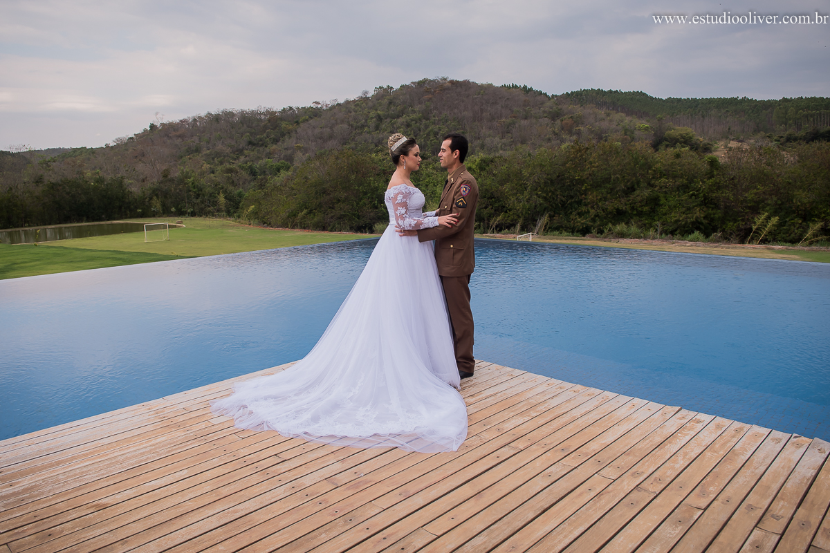 pos casamento,  fotos de pos casamento, fotos romantica, ,  buque branco, buque rosa brancas, vestido de noiva,  fotografia de noivos, fotos de noivas, os melhores fotografos de bh, os melhores fotografo de belo horizonte fotografo criativo, ensaio pos ca