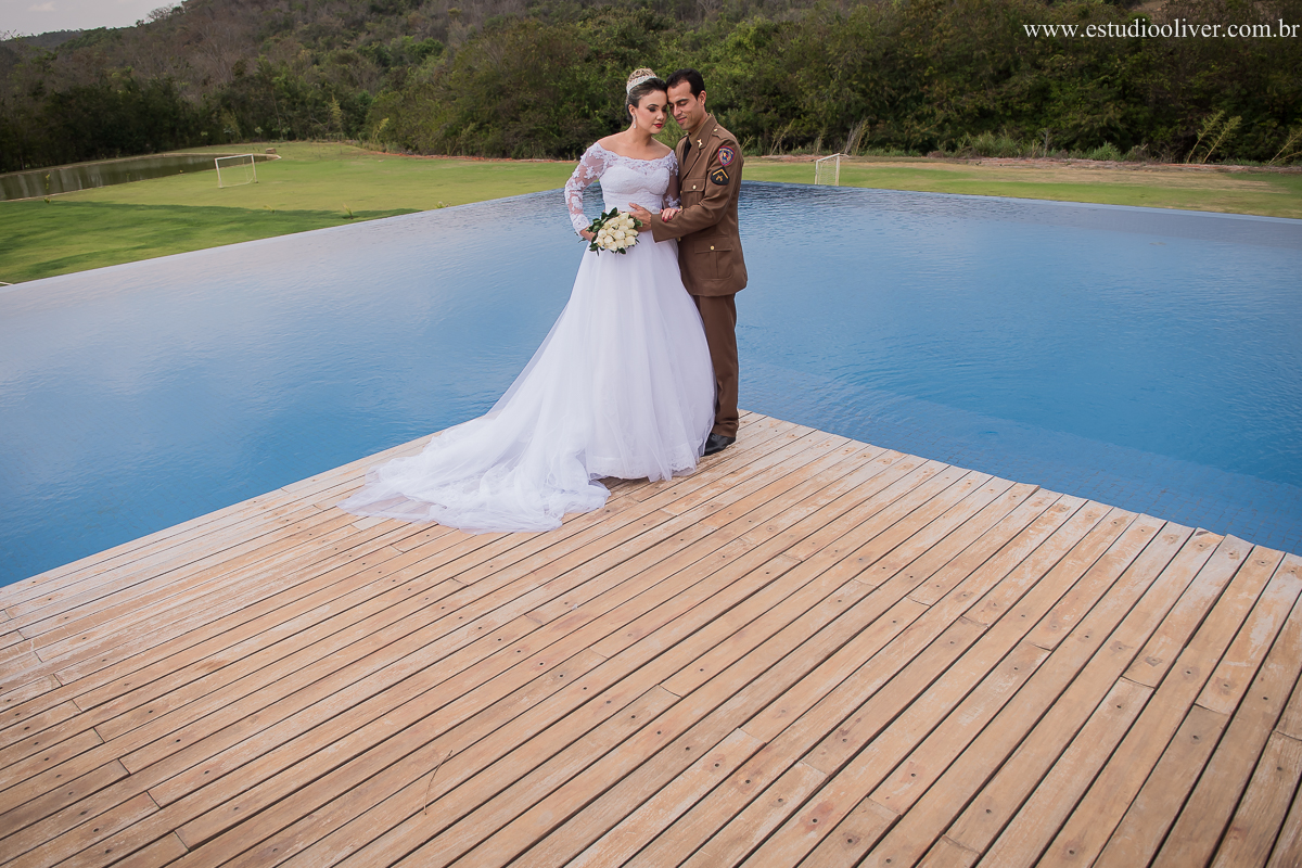 pos casamento,  fotos de pos casamento, fotos romantica, ,  buque branco, buque rosa brancas, vestido de noiva,  fotografia de noivos, fotos de noivas, os melhores fotografos de bh, os melhores fotografo de belo horizonte fotografo criativo, ensaio pos ca