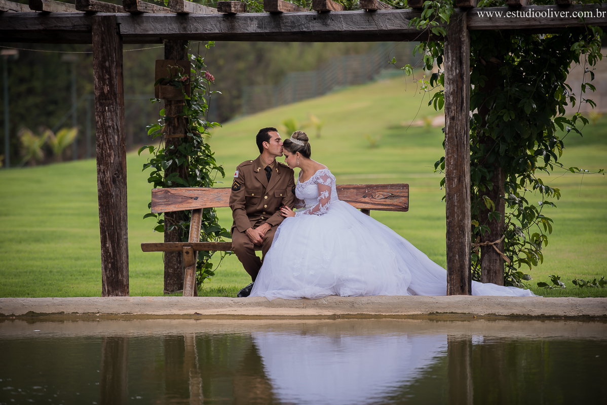 pos casamento,  fotos de pos casamento, fotos romantica, ,  buque branco, buque rosa brancas, vestido de noiva,  fotografia de noivos, fotos de noivas, os melhores fotografos de bh, os melhores fotografo de belo horizonte fotografo criativo, ensaio pos ca