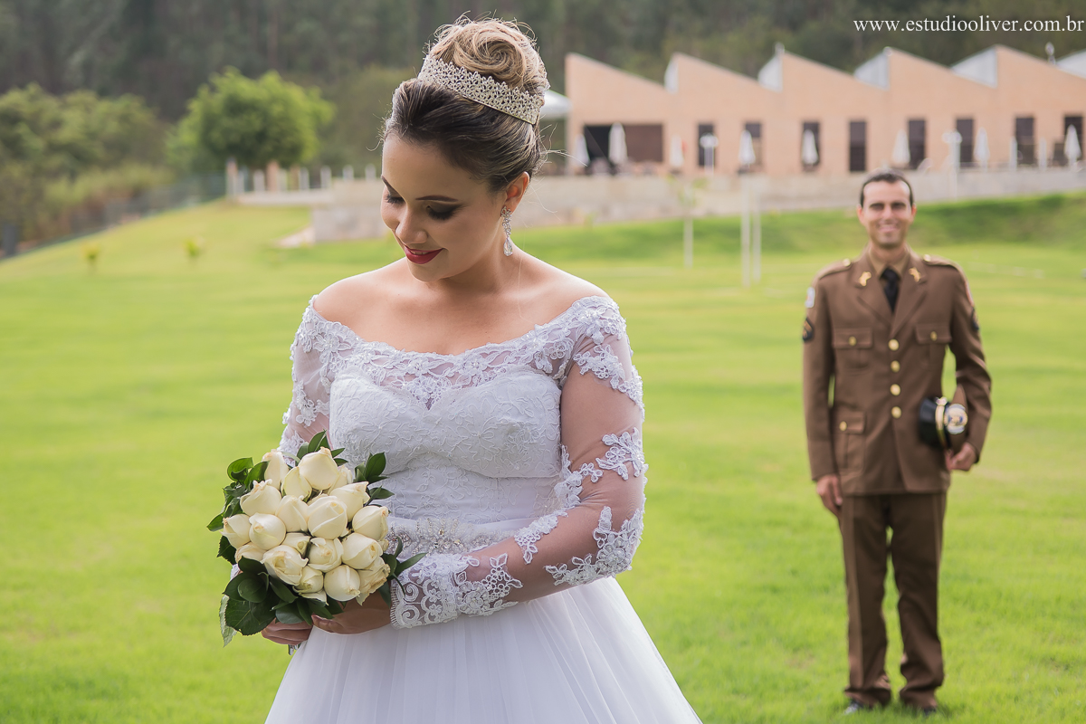 pos casamento,  fotos de pos casamento, fotos romantica, ,  buque branco, buque rosa brancas, vestido de noiva,  fotografia de noivos, fotos de noivas, os melhores fotografos de bh, os melhores fotografo de belo horizonte fotografo criativo, ensaio pos ca