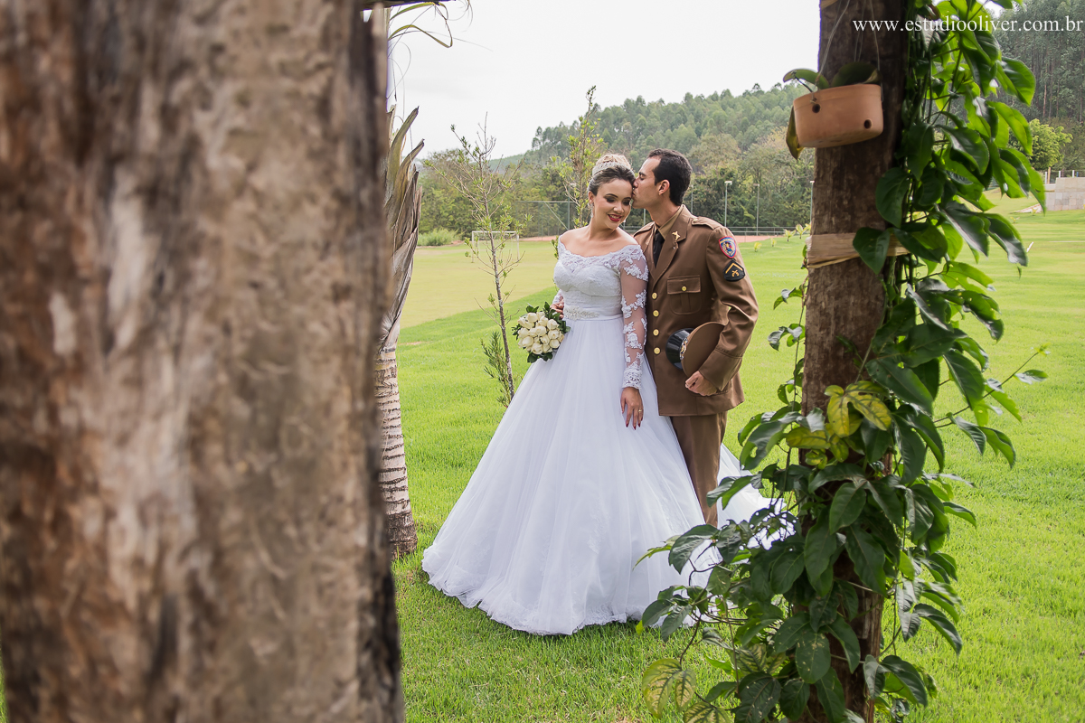 pos casamento,  fotos de pos casamento, fotos romantica, ,  buque branco, buque rosa brancas, vestido de noiva,  fotografia de noivos, fotos de noivas, os melhores fotografos de bh, os melhores fotografo de belo horizonte fotografo criativo, ensaio pos ca