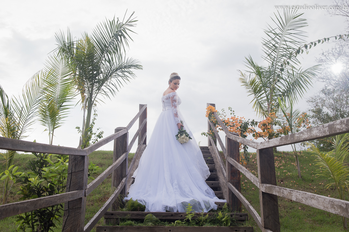 pos casamento,  fotos de pos casamento, fotos romantica, ,  buque branco, buque rosa brancas, vestido de noiva,  fotografia de noivos, fotos de noivas, os melhores fotografos de bh, os melhores fotografo de belo horizonte fotografo criativo, ensaio pos ca