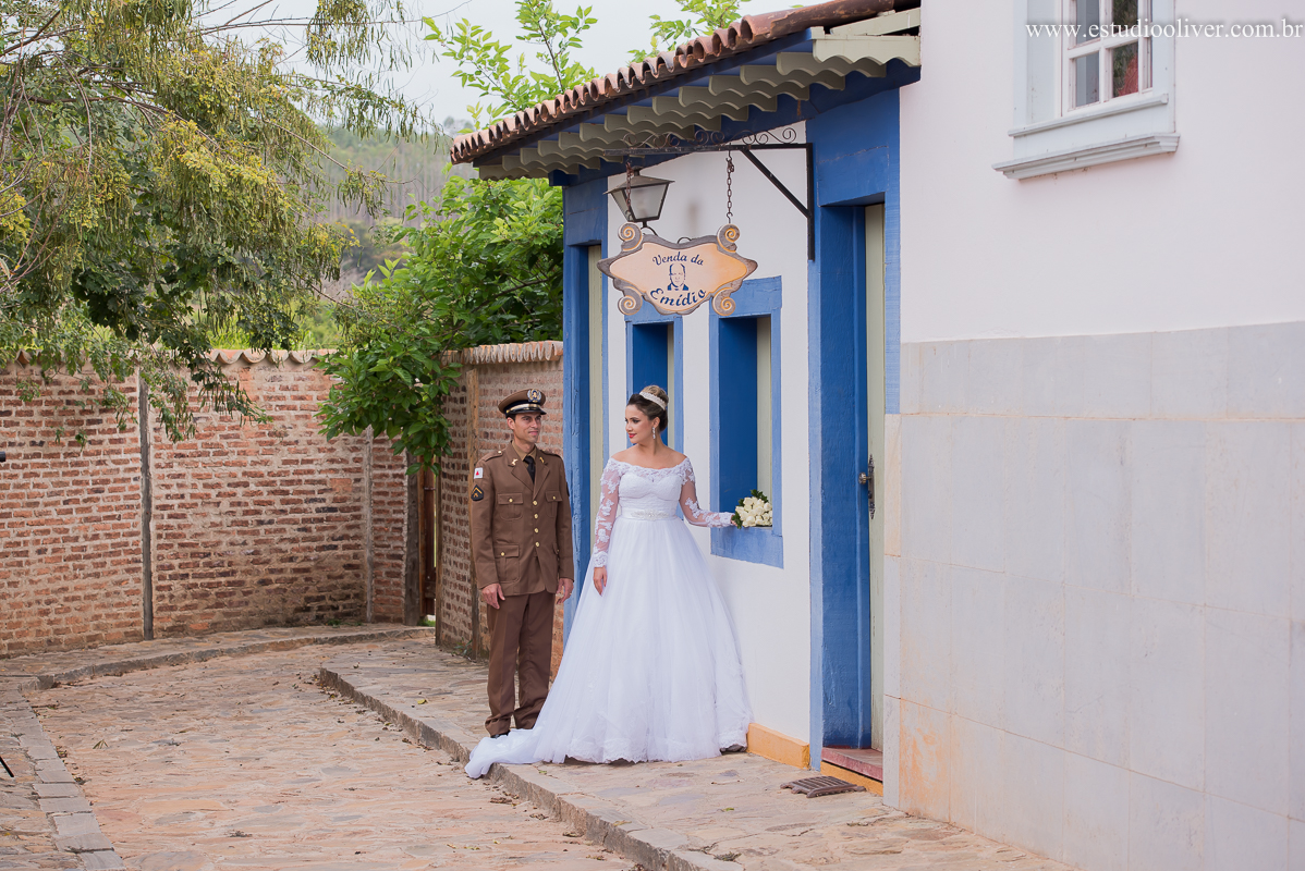 pos casamento,  fotos de pos casamento, fotos romantica, ,  buque branco, buque rosa brancas, vestido de noiva,  fotografia de noivos, fotos de noivas, os melhores fotografos de bh, os melhores fotografo de belo horizonte fotografo criativo, ensaio pos ca