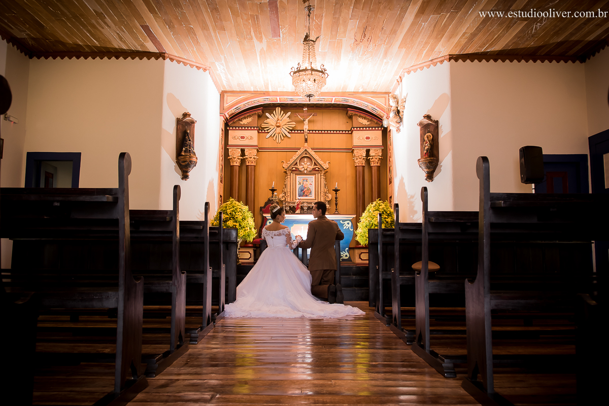 pos casamento,  fotos de pos casamento, fotos romantica, ,  buque branco, buque rosa brancas, vestido de noiva,  fotografia de noivos, fotos de noivas, os melhores fotografos de bh, os melhores fotografo de belo horizonte fotografo criativo, ensaio pos ca