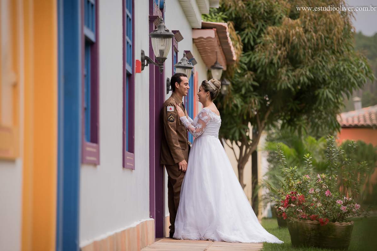 pos casamento,  fotos de pos casamento, fotos romantica, ,  buque branco, buque rosa brancas, vestido de noiva,  fotografia de noivos, fotos de noivas, os melhores fotografos de bh, os melhores fotografo de belo horizonte fotografo criativo, ensaio pos ca