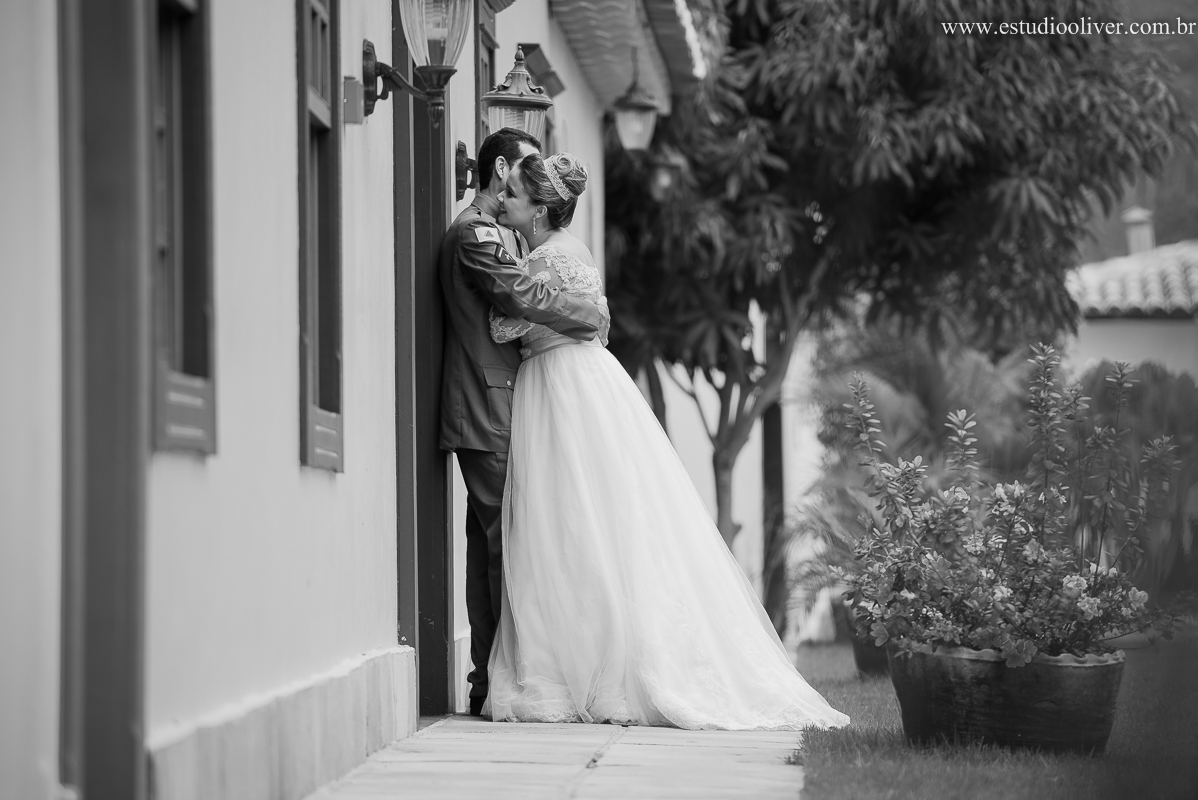 pos casamento,  fotos de pos casamento, fotos romantica, ,  buque branco, buque rosa brancas, vestido de noiva,  fotografia de noivos, fotos de noivas, os melhores fotografos de bh, os melhores fotografo de belo horizonte fotografo criativo, ensaio pos ca