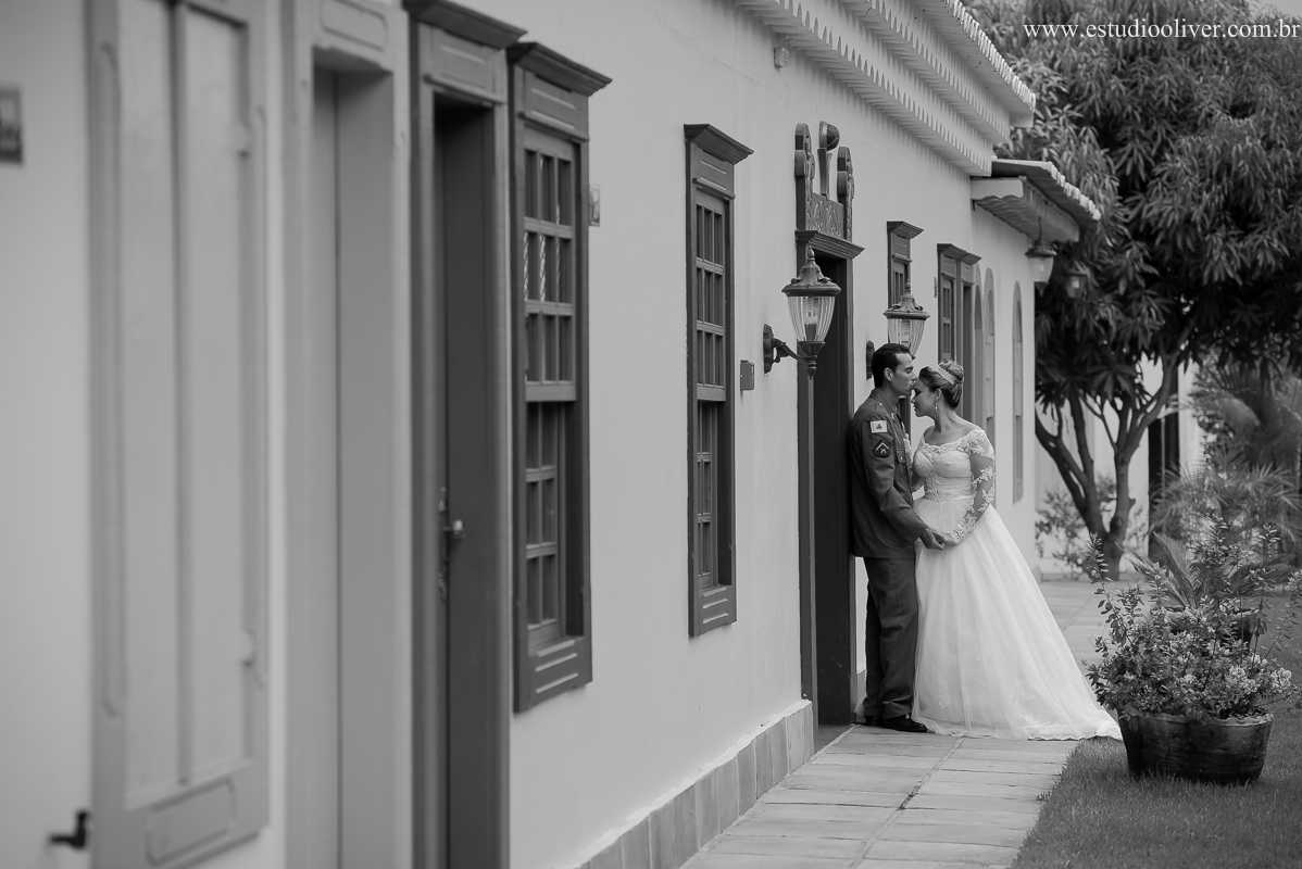 pos casamento,  fotos de pos casamento, fotos romantica, ,  buque branco, buque rosa brancas, vestido de noiva,  fotografia de noivos, fotos de noivas, os melhores fotografos de bh, os melhores fotografo de belo horizonte fotografo criativo, ensaio pos ca