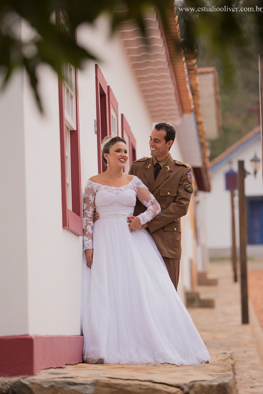 pos casamento,  fotos de pos casamento, fotos romantica, ,  buque branco, buque rosa brancas, vestido de noiva,  fotografia de noivos, fotos de noivas, os melhores fotografos de bh, os melhores fotografo de belo horizonte fotografo criativo, ensaio pos ca