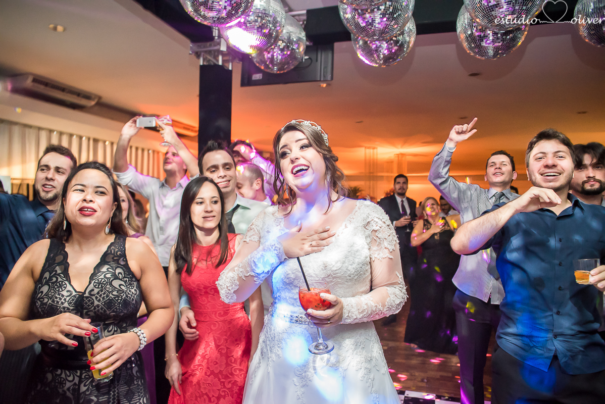 Noiva jogando o buque, buque de noiva