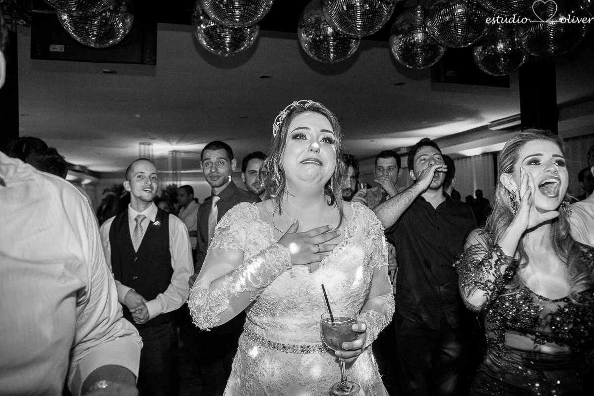 noivo canta para noiva em casamento, casamento em sete lagoa