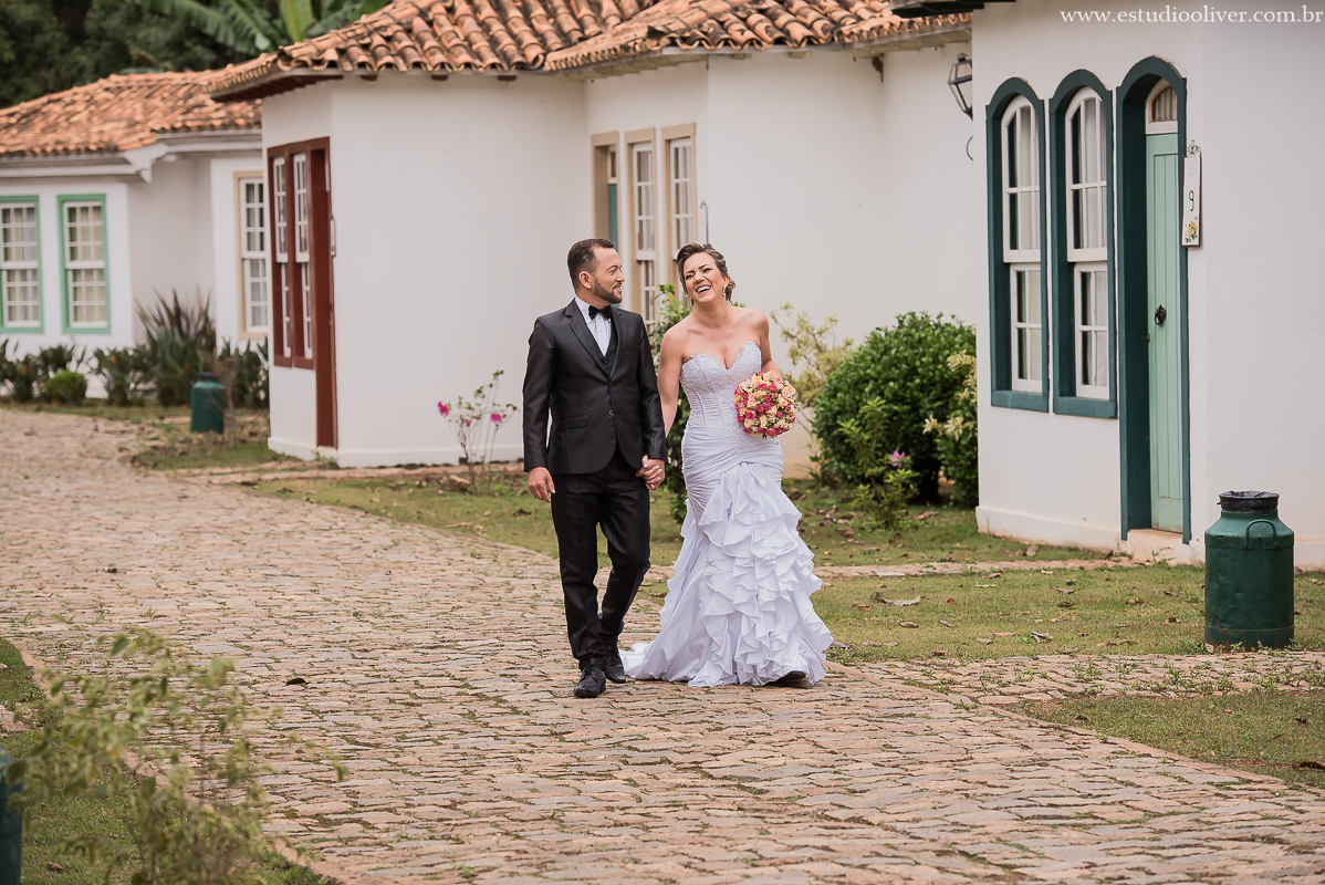 pos casamento,  fotos de pos casamento, fotos romantica, ,  buque colorido, buque rosa coloridas, vestido de noiva,  fotografia de noivos, fotos de noivas, os melhores fotografo de bh, os melhores fotografo de belo horizonte fotografo criativo, ensaio pos