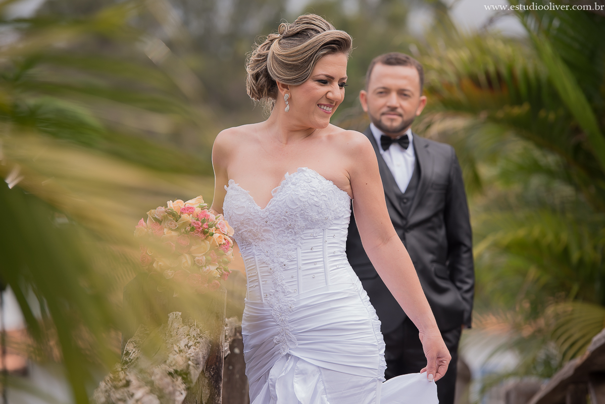 pos casamento,  fotos de pos casamento, fotos romantica, ,  buque colorido, buque rosa coloridas, vestido de noiva,  fotografia de noivos, fotos de noivas, os melhores fotografo de bh, os melhores fotografo de belo horizonte fotografo criativo, ensaio pos