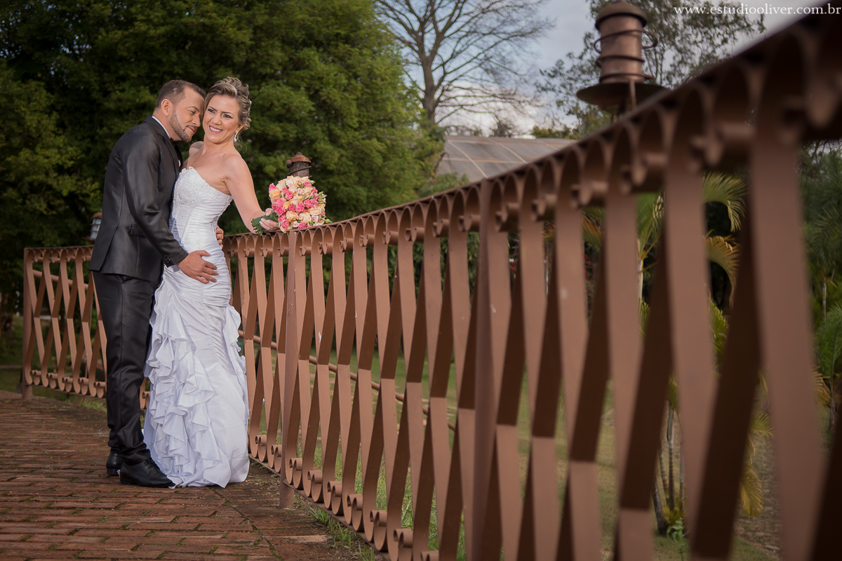 pos casamento,  fotos de pos casamento, fotos romantica, ,  buque colorido, buque rosa coloridas, vestido de noiva,  fotografia de noivos, fotos de noivas, os melhores fotografo de bh, os melhores fotografo de belo horizonte fotografo criativo, ensaio pos