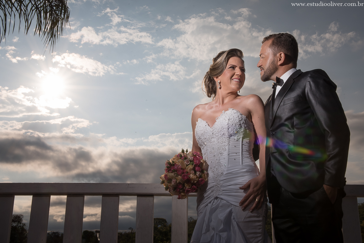 pos casamento,  fotos de pos casamento, fotos romantica, ,  buque colorido, buque rosa coloridas, vestido de noiva,  fotografia de noivos, fotos de noivas, os melhores fotografo de bh, os melhores fotografo de belo horizonte fotografo criativo, ensaio pos