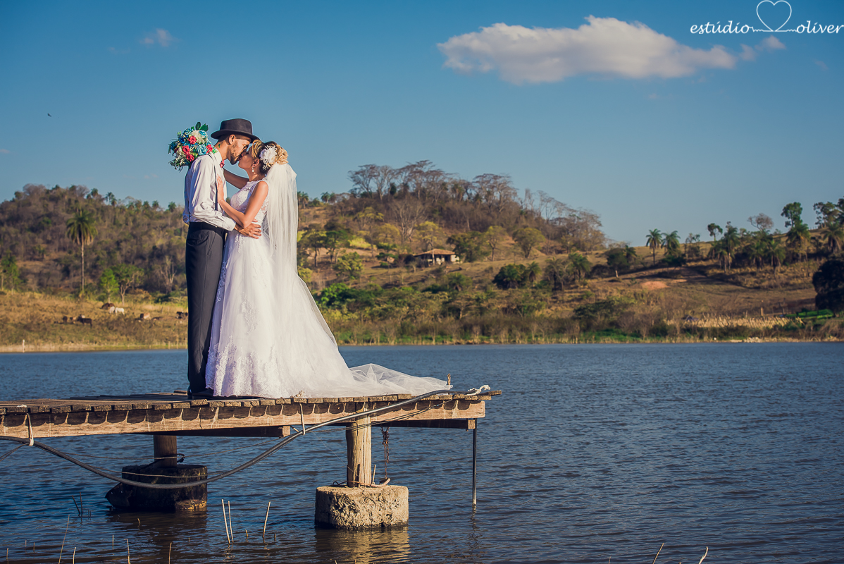 noivo com gravata borboleta, ensaio pos casamento em pedroleopoldo, fotos romanticas, fotografo de belo horizonte, os melhores fotografo de belo horizonte