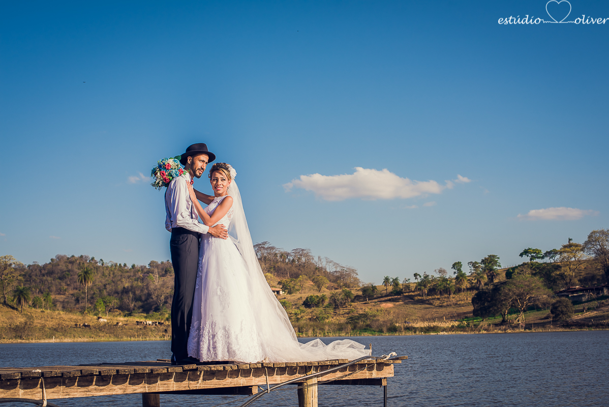 noivo com gravata borboleta, ensaio pos casamento em pedroleopoldo, fotos romanticas, fotografo de belo horizonte, os melhores fotografo de belo horizonte