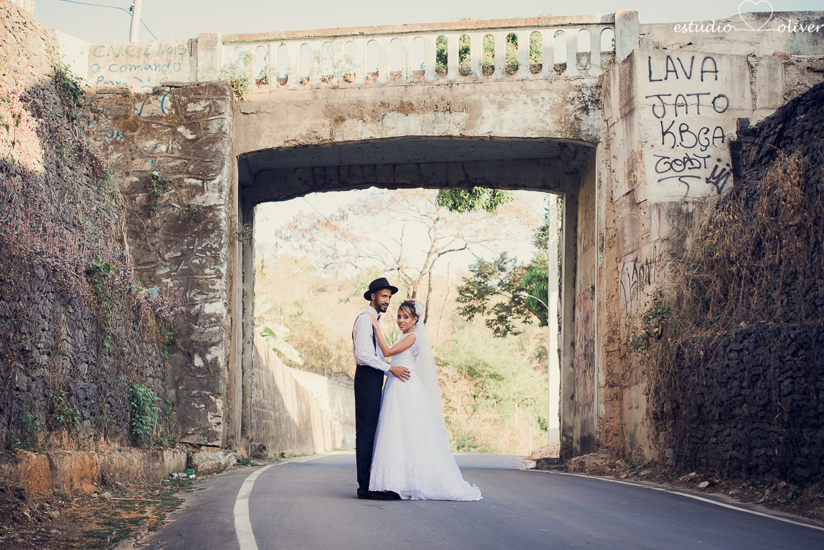 noivo com gravata borboleta, ensaio pos casamento em pedroleopoldo, fotos romanticas, fotografo de belo horizonte, os melhores fotografo de belo horizonte
