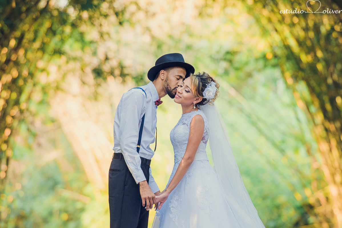 noivo com gravata borboleta, ensaio pos casamento em pedroleopoldo, fotos romanticas, fotografo de belo horizonte, os melhores fotografo de belo horizonte