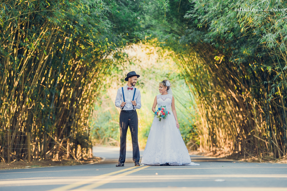 noivo com gravata borboleta, ensaio pos casamento em pedroleopoldo, fotos romanticas, fotografo de belo horizonte, os melhores fotografo de belo horizonte