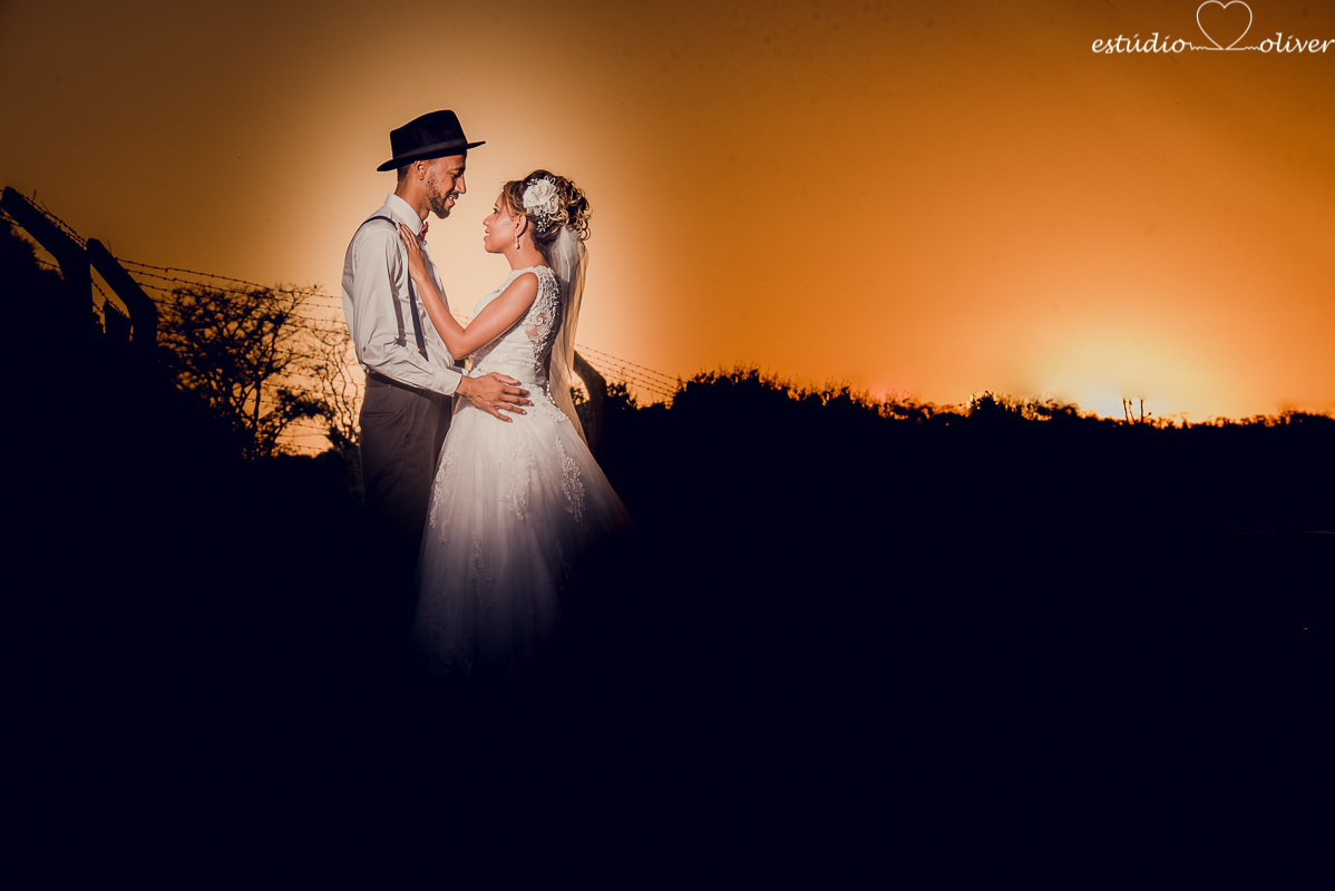 noivo com gravata borboleta, ensaio pos casamento em pedroleopoldo, fotos romanticas, fotografo de belo horizonte, os melhores fotografo de belo horizonte