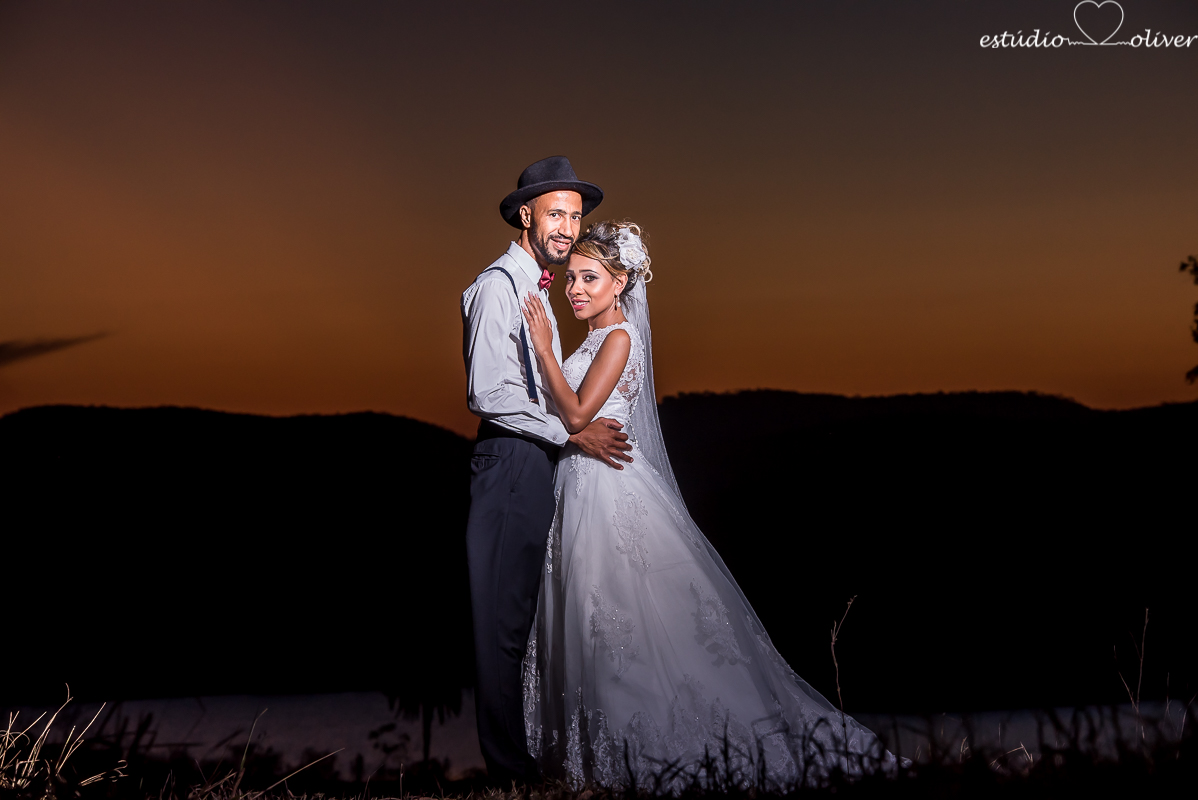 noivo com gravata borboleta, ensaio pos casamento em pedroleopoldo, fotos romanticas, fotografo de belo horizonte, os melhores fotografo de belo horizonte
