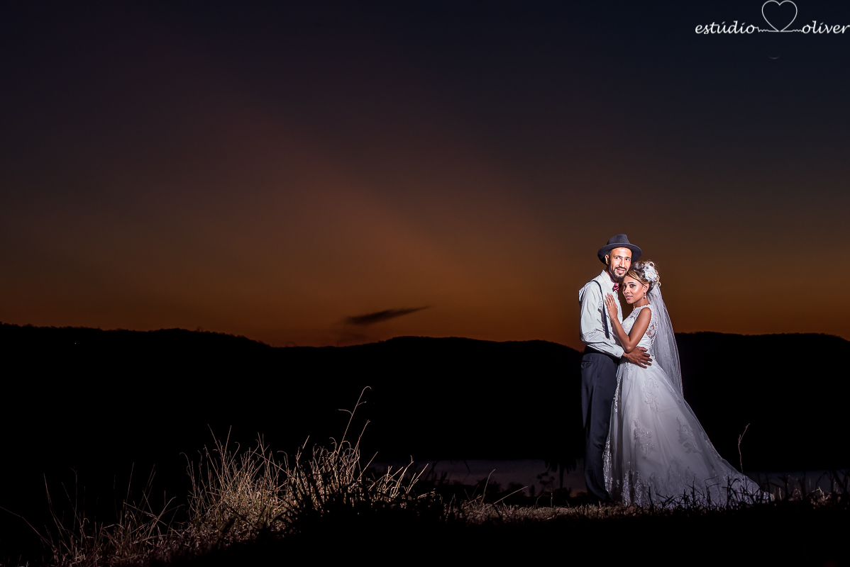 noivo com gravata borboleta, ensaio pos casamento em pedroleopoldo, fotos romanticas, fotografo de belo horizonte, os melhores fotografo de belo horizonte