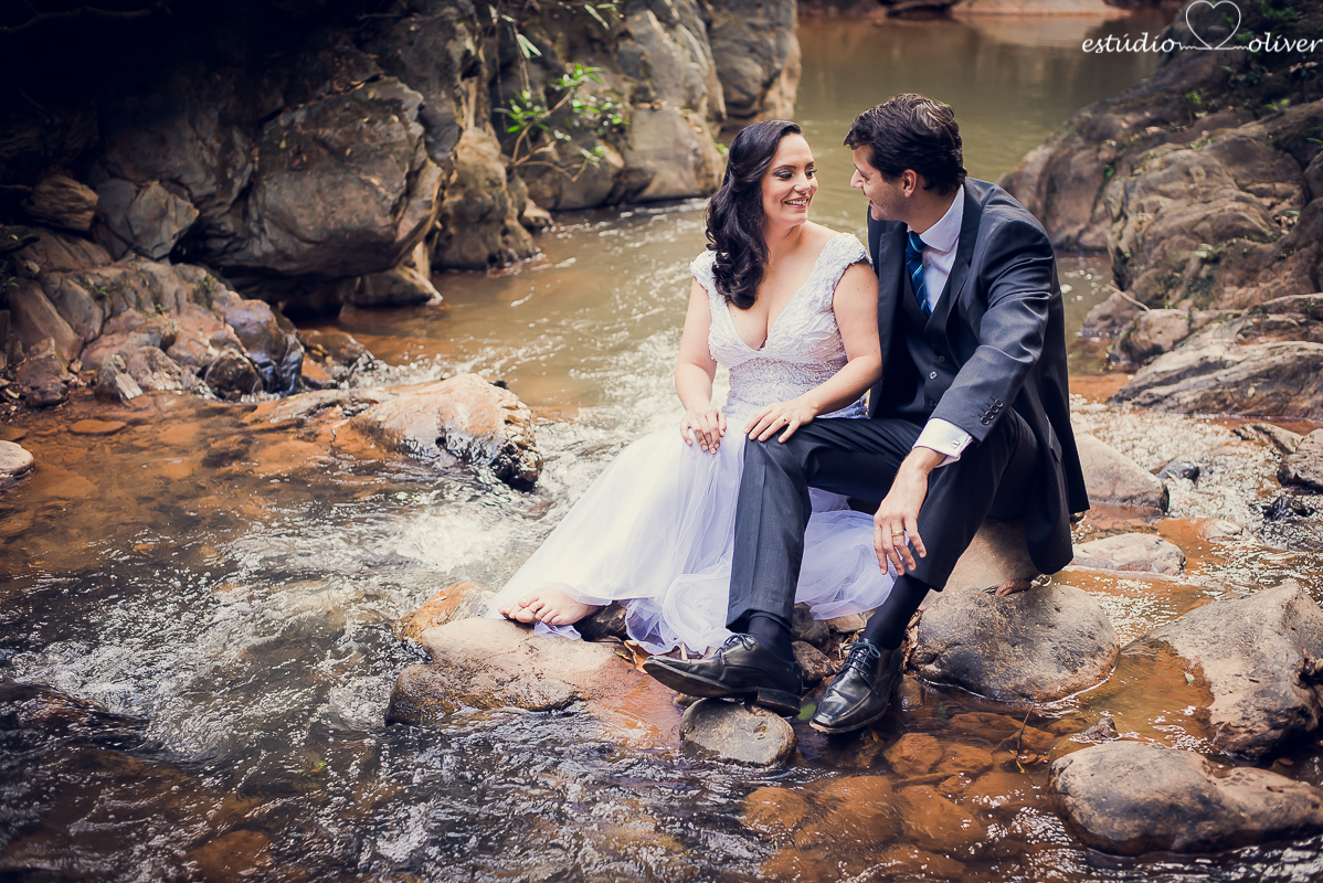 pos casamento em macacos, fotos em cachoeira na cidade de macacos, vestido de noiva