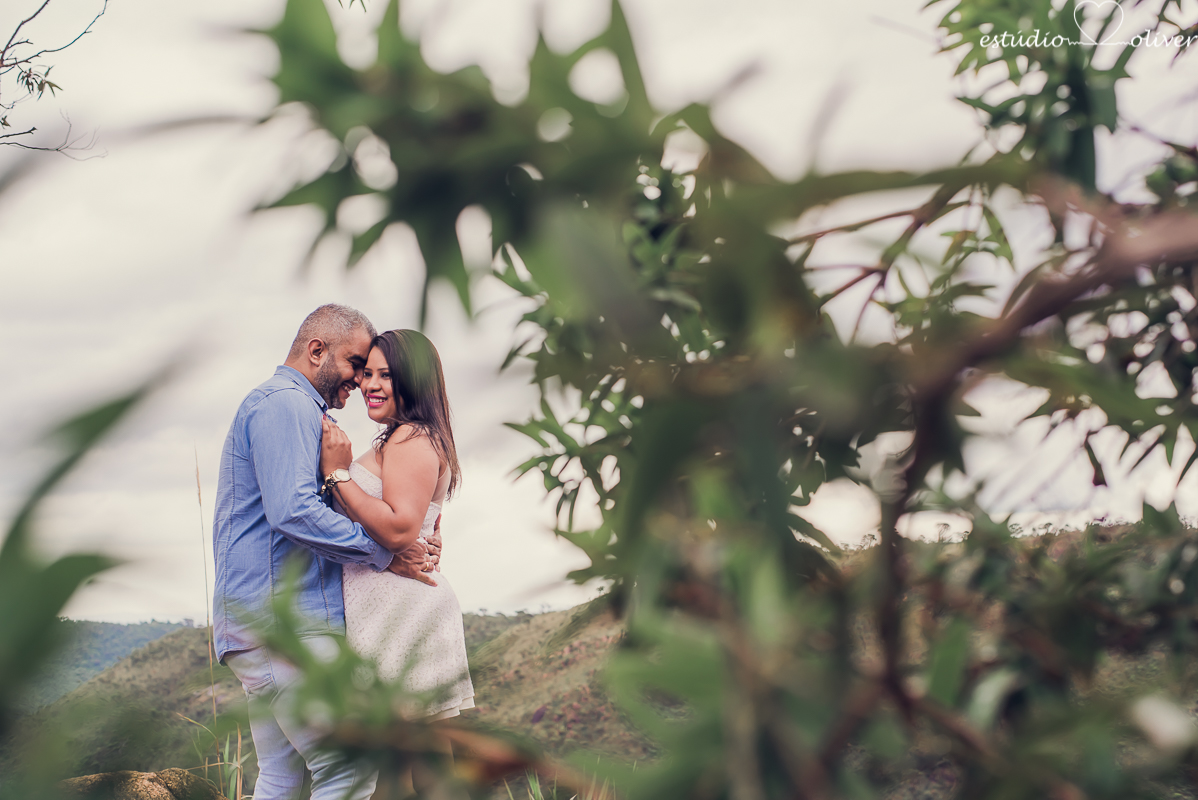 ensaio na chuva,  foto na chuva, ensaio pre casamento, ensaio pre wedding, fotografo em bh, melhores fotografo de, estudio oliver, fotografia em dia de chuva, foto em cachoeira