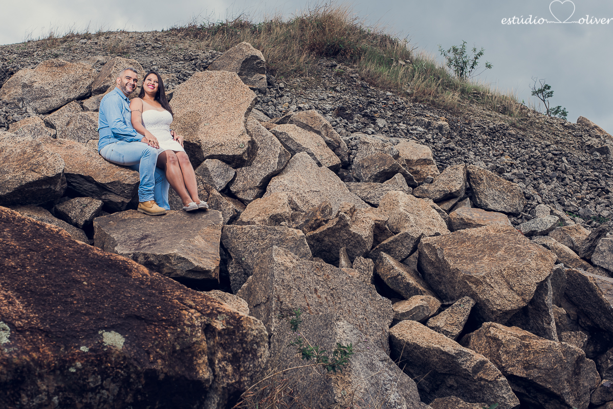 ensaio na chuva,  foto na chuva, ensaio pre casamento, ensaio pre wedding, fotografo em bh, melhores fotografo de, estudio oliver, fotografia em dia de chuva, foto em cachoeira