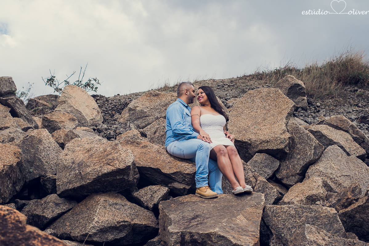 ensaio na chuva,  foto na chuva, ensaio pre casamento, ensaio pre wedding, fotografo em bh, melhores fotografo de, estudio oliver, fotografia em dia de chuva, foto em cachoeira
