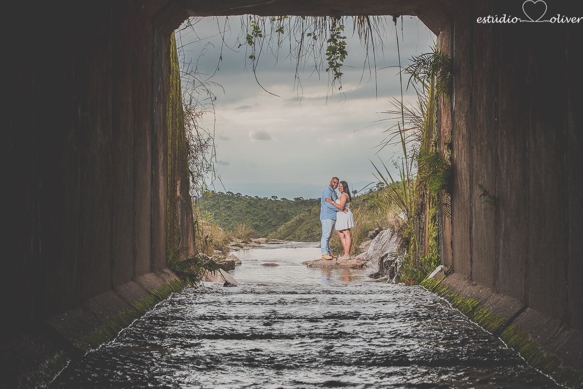 ensaio na chuva,  foto na chuva, ensaio pre casamento, ensaio pre wedding, fotografo em bh, melhores fotografo de, estudio oliver, fotografia em dia de chuva, foto em cachoeira