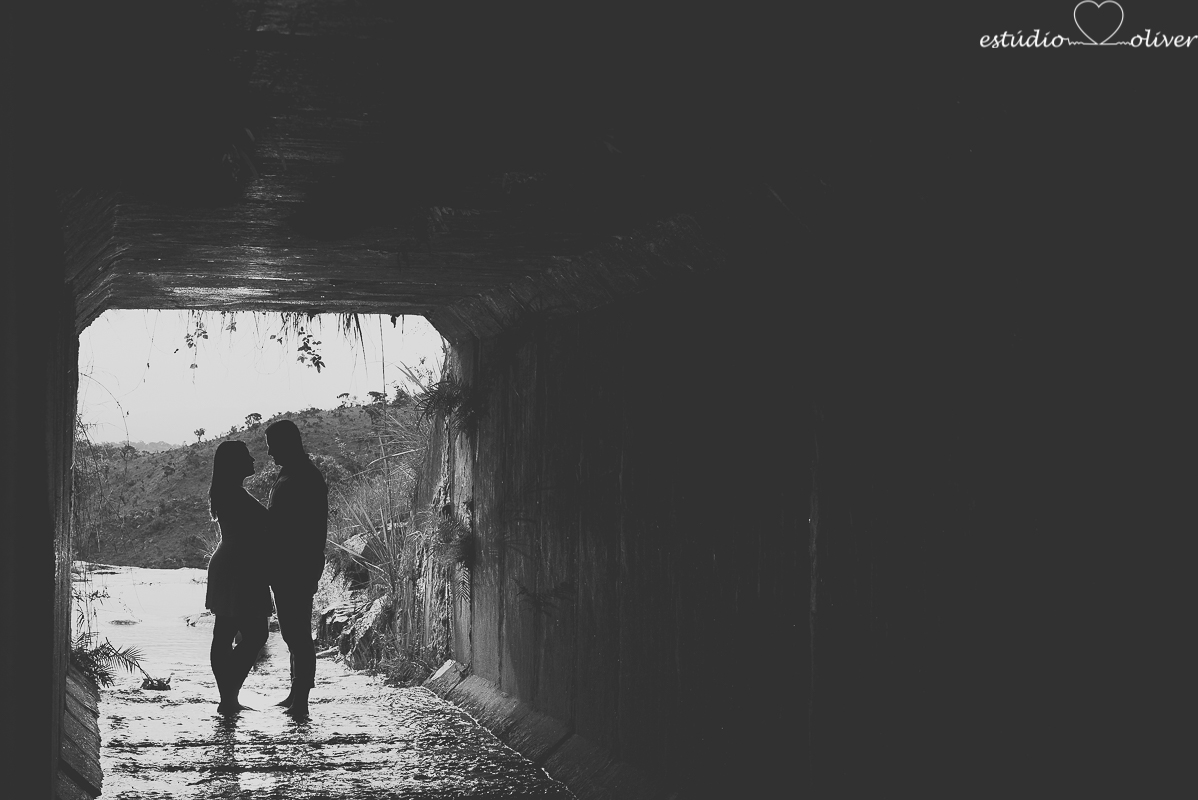 ensaio na chuva,  foto na chuva, ensaio pre casamento, ensaio pre wedding, fotografo em bh, melhores fotografo de, estudio oliver, fotografia em dia de chuva, foto em cachoeira
