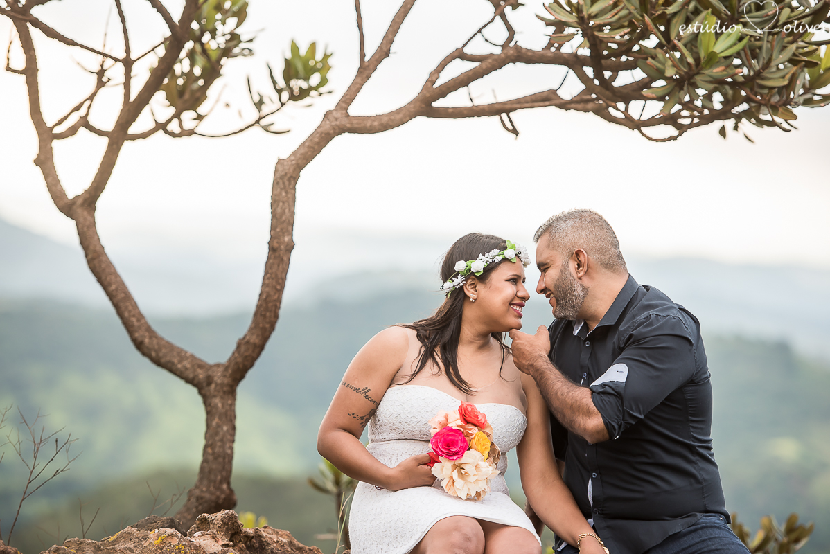 ensaio na chuva,  foto na chuva, ensaio pre casamento, ensaio pre wedding, fotografo em bh, melhores fotografo de, estudio oliver, fotografia em dia de chuva, foto em cachoeira