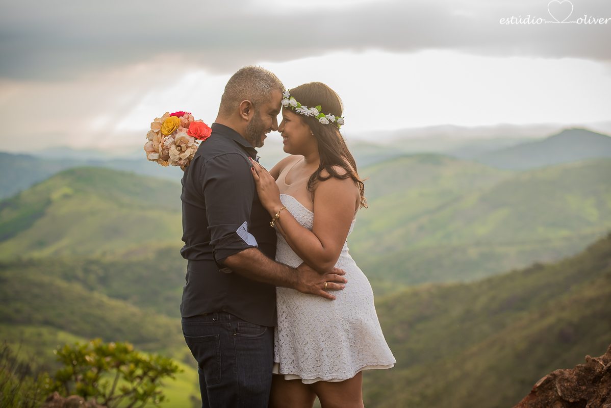 ensaio na chuva,  foto na chuva, ensaio pre casamento, ensaio pre wedding, fotografo em bh, melhores fotografo de, estudio oliver, fotografia em dia de chuva, foto em cachoeira