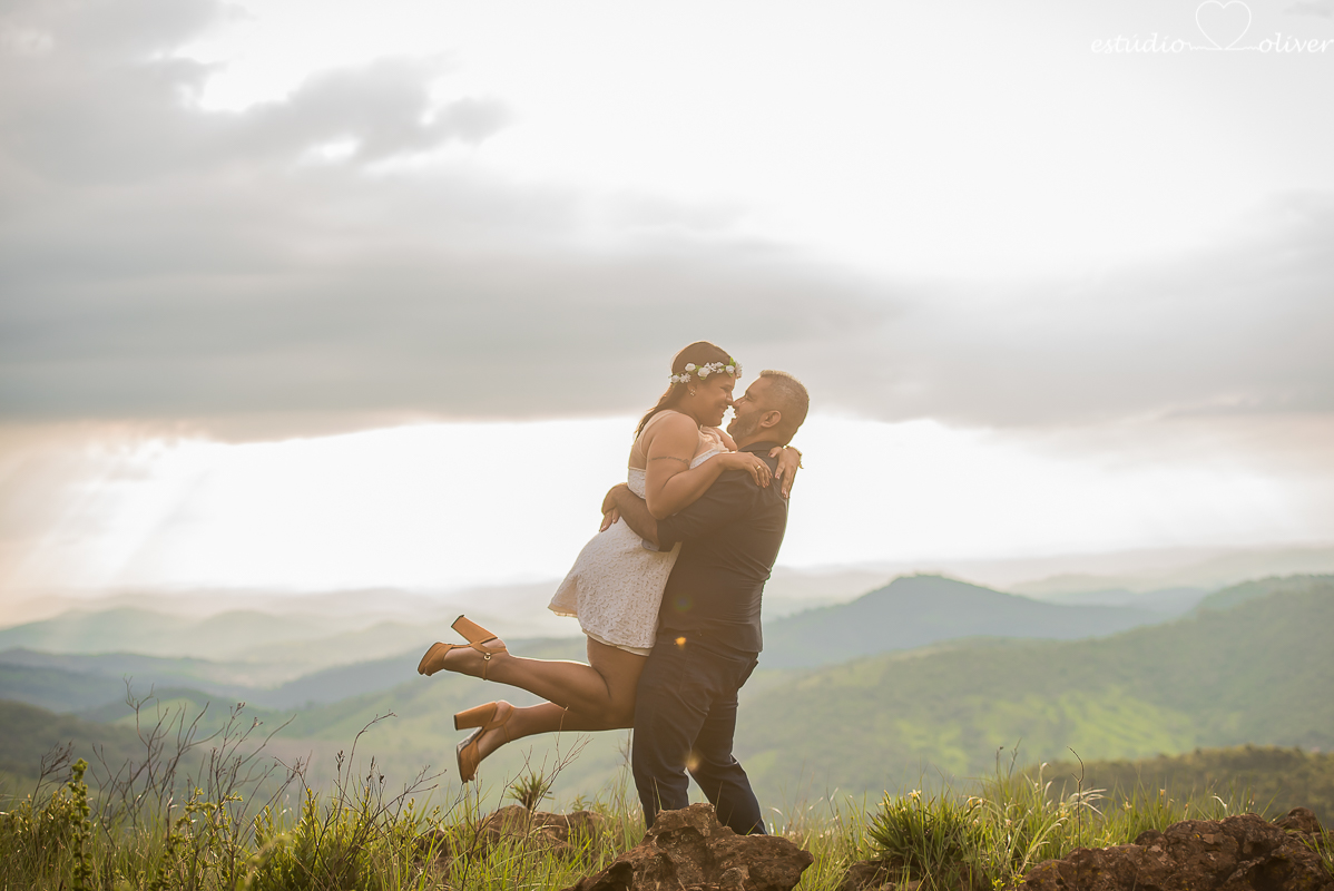 ensaio na chuva,  foto na chuva, ensaio pre casamento, ensaio pre wedding, fotografo em bh, melhores fotografo de, estudio oliver, fotografia em dia de chuva, foto em cachoeira