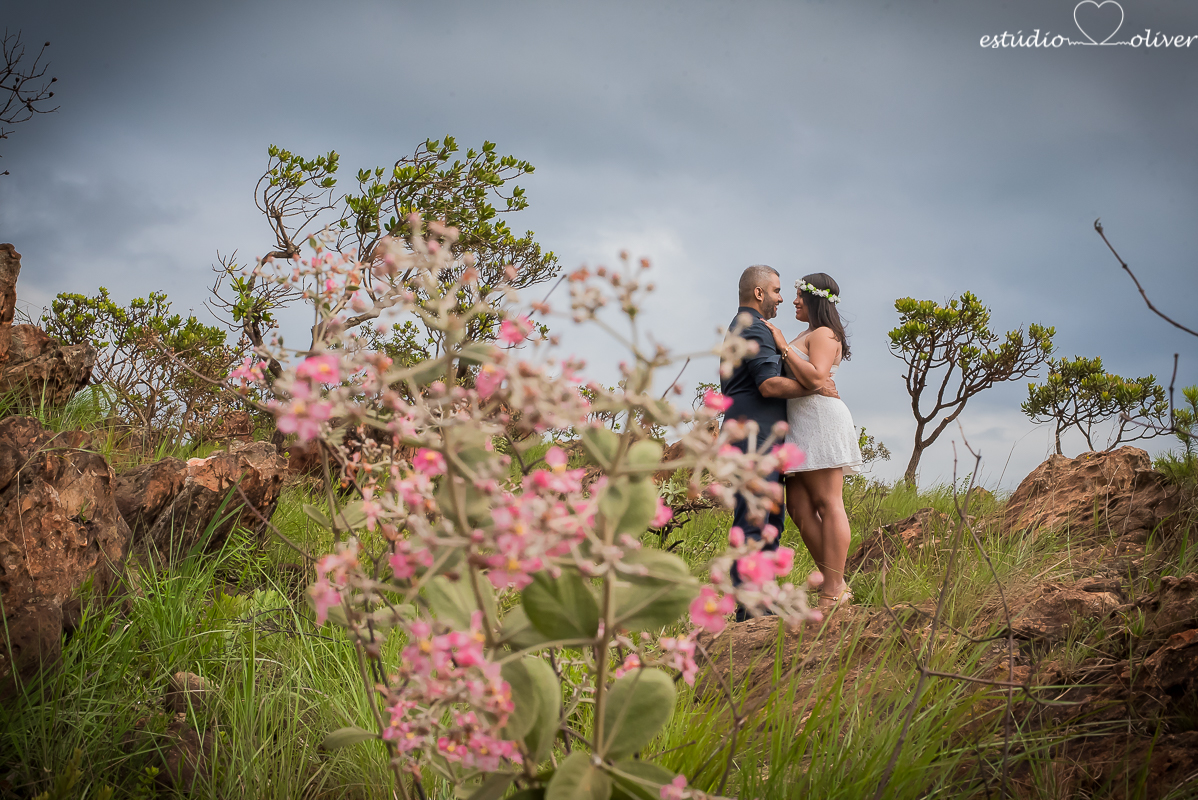 ensaio na chuva,  foto na chuva, ensaio pre casamento, ensaio pre wedding, fotografo em bh, melhores fotografo de, estudio oliver, fotografia em dia de chuva, foto em cachoeira
