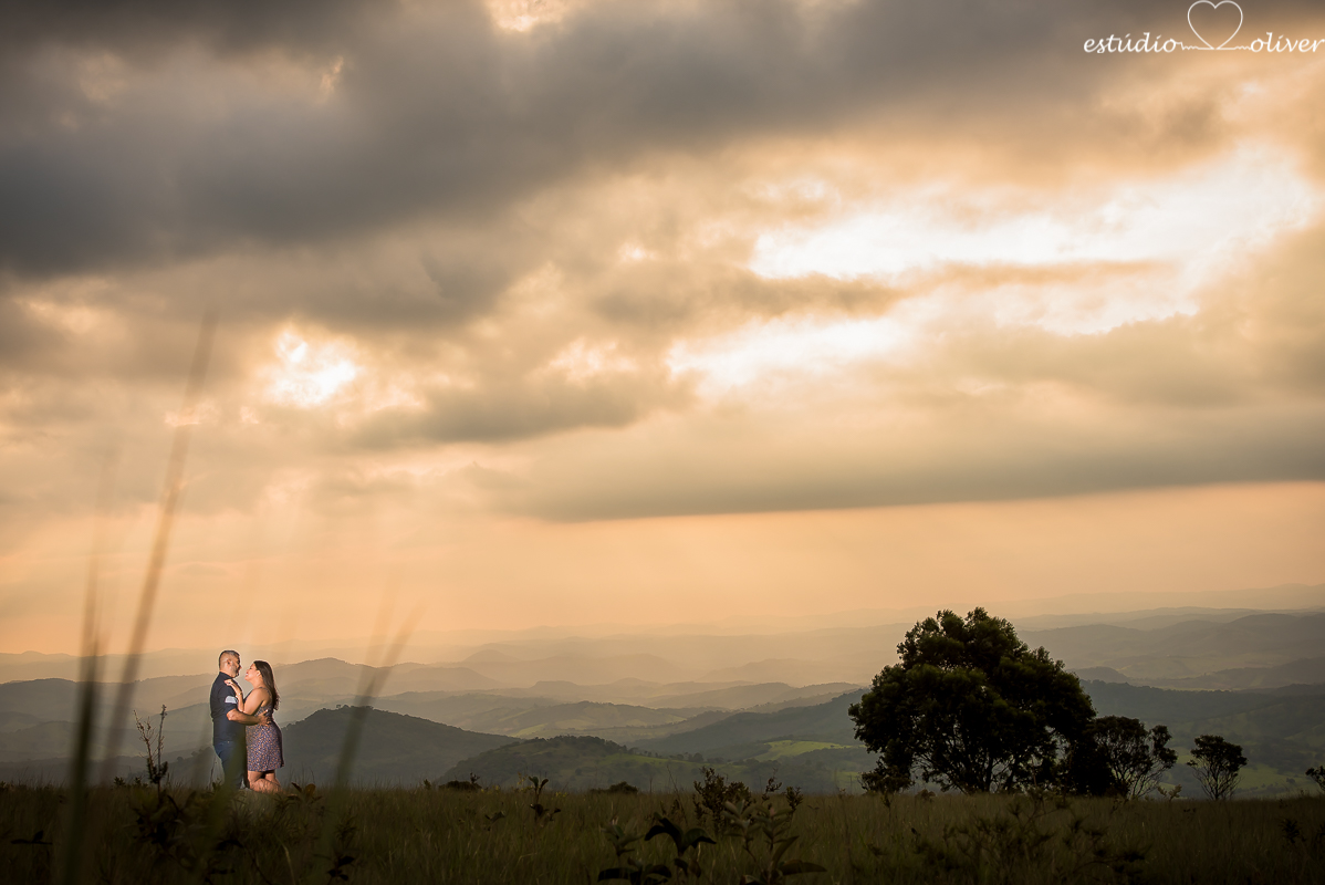 ensaio na chuva,  foto na chuva, ensaio pre casamento, ensaio pre wedding, fotografo em bh, melhores fotografo de, estudio oliver, fotografia em dia de chuva, foto em cachoeira