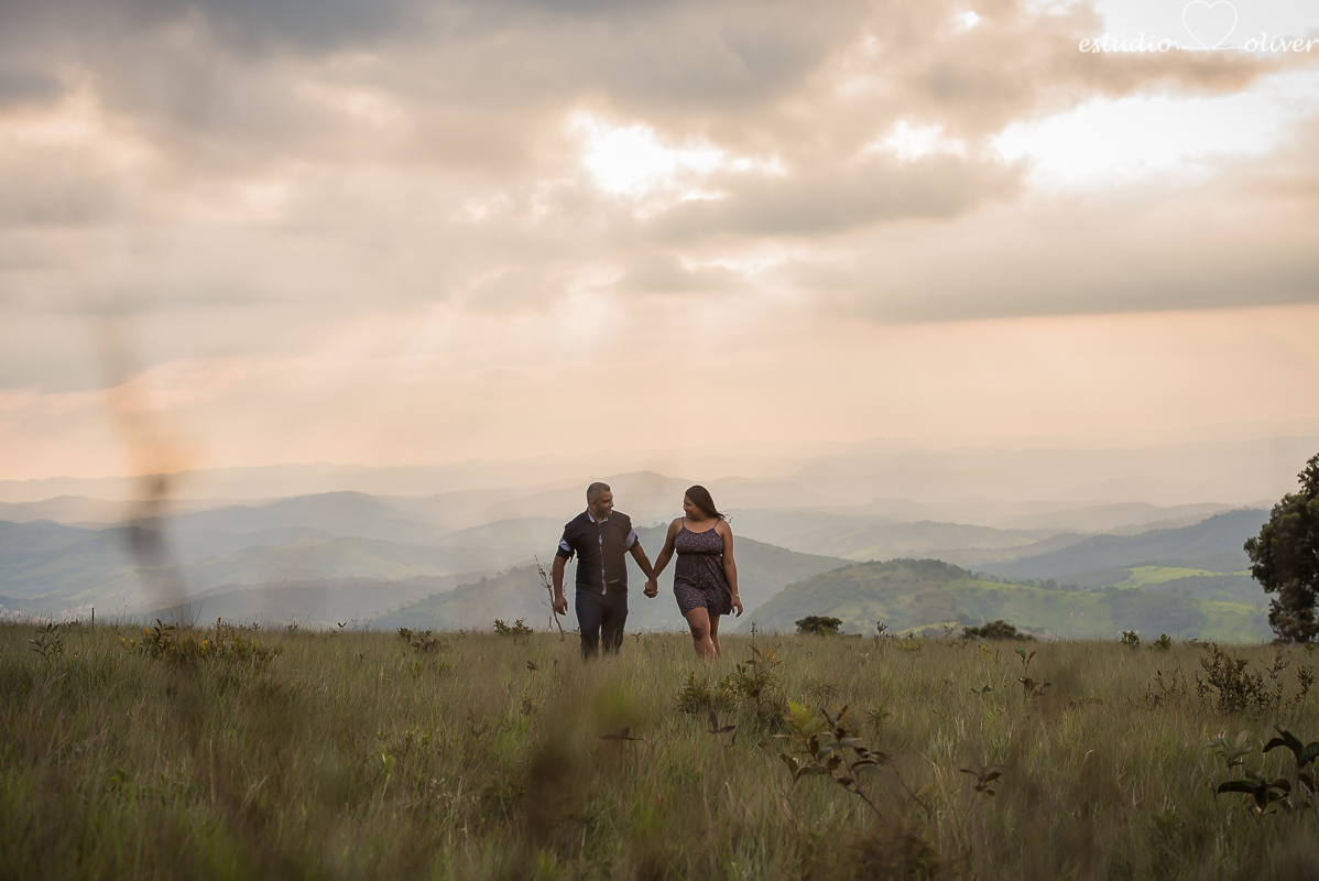 ensaio na chuva,  foto na chuva, ensaio pre casamento, ensaio pre wedding, fotografo em bh, melhores fotografo de, estudio oliver, fotografia em dia de chuva, foto em cachoeira