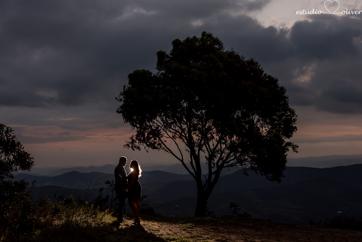 ensaio na chuva,  foto na chuva, ensaio pre casamento, ensaio pre wedding, fotografo em bh, melhores fotografo de, estudio oliver, fotografia em dia de chuva, foto em cachoeira
