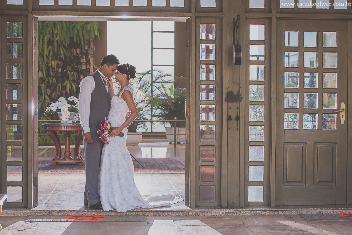 pós casamento,  fotos de pós casamento, fotos romântica, ,  buque lilas, buquelindo, vestido de noiva,  fotografia de noivos, fotos de noivas, fotografo criativo, ensaio pós casamento,  fotos vintage,  joão paulo oliver, 