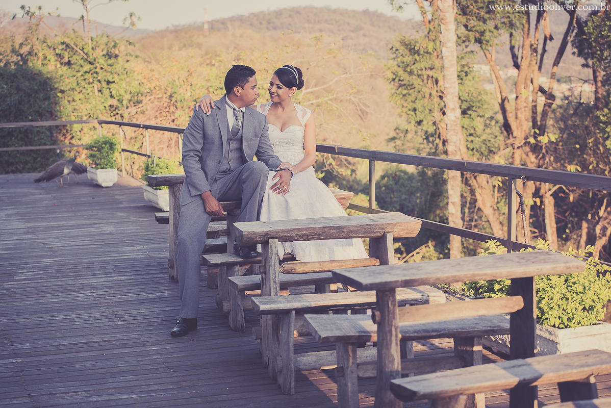 pós casamento,  fotos de pós casamento, fotos romântica, ,  buque lilas, buquelindo, vestido de noiva,  fotografia de noivos, fotos de noivas, fotografo criativo, ensaio pós casamento,  fotos vintage,  joão paulo oliver, 