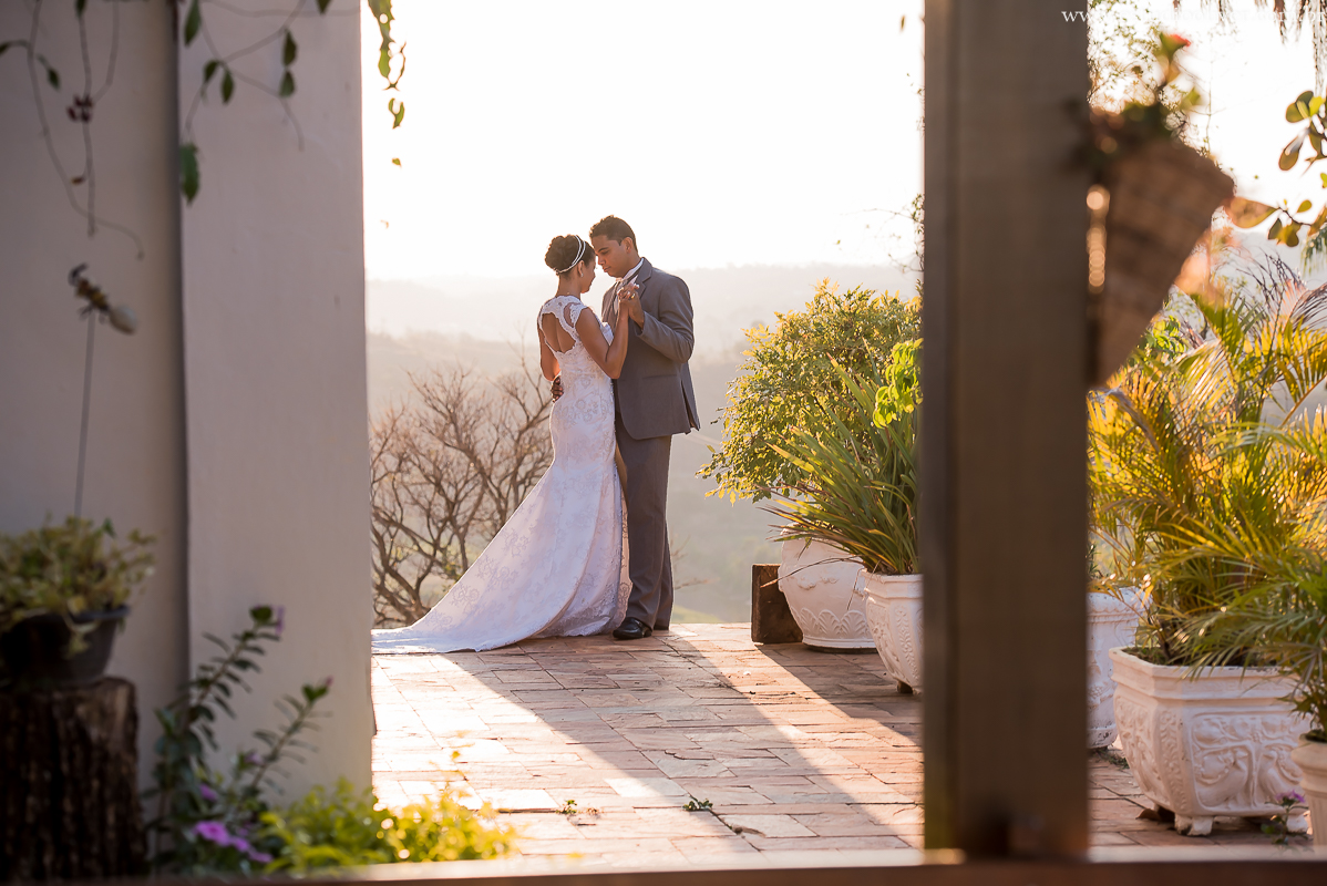 pós casamento,  fotos de pós casamento, fotos romântica, ,  buque lilas, buquelindo, vestido de noiva,  fotografia de noivos, fotos de noivas, fotografo criativo, ensaio pós casamento,  fotos vintage,  joão paulo oliver, 