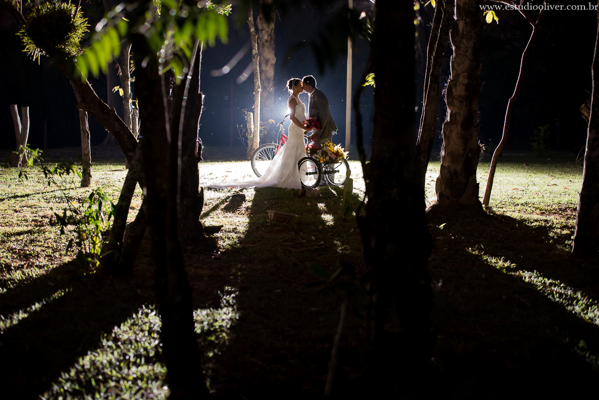 pós casamento,  fotos de pós casamento, fotos romântica, ,  buque lilas, buquelindo, vestido de noiva,  fotografia de noivos, fotos de noivas, fotografo criativo, ensaio pós casamento,  fotos vintage,  joão paulo oliver, 