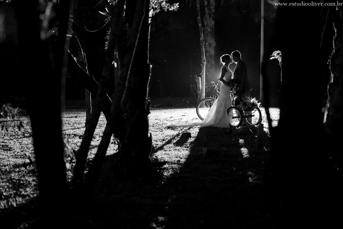 pós casamento,  fotos de pós casamento, fotos romântica, ,  buque lilas, buquelindo, vestido de noiva,  fotografia de noivos, fotos de noivas, fotografo criativo, ensaio pós casamento,  fotos vintage,  joão paulo oliver, 