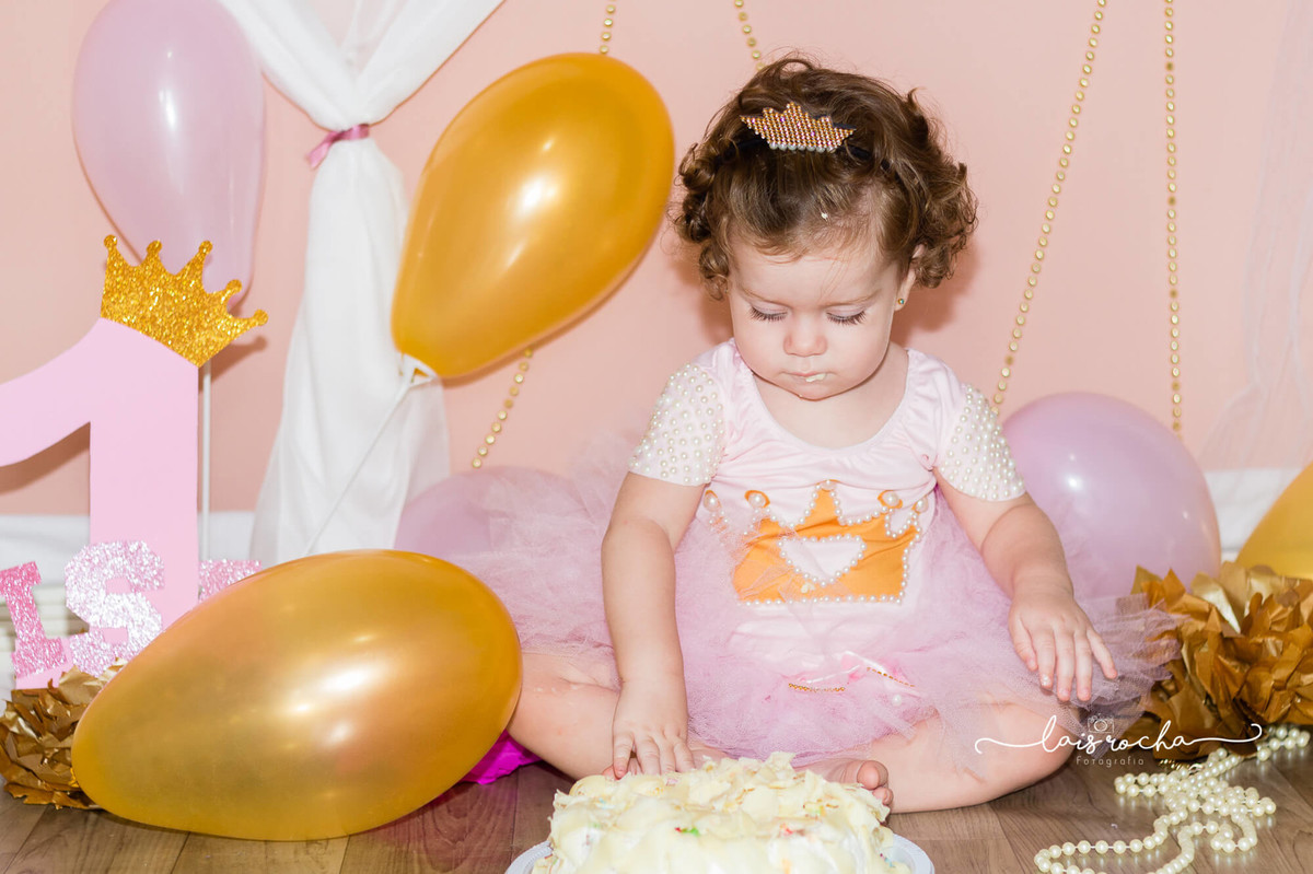 Isa fez 1 - cake smash - smash the cake - lais rocha fotografia - lais - acompanhamento - fotografia infantil - rosa e dourado -- mogi guaçu
