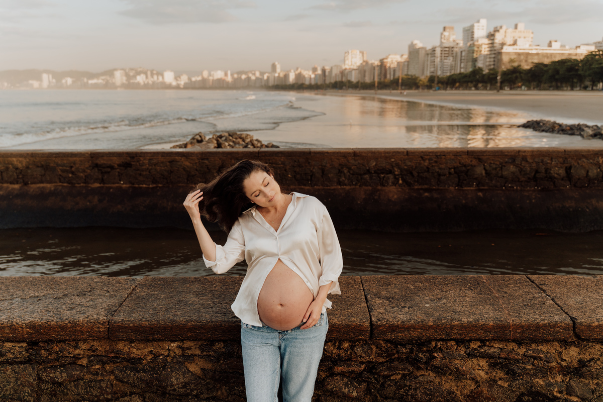 Ensaio Grávida na Praia em Santos/SP [Foto por: Ana Paula Lopes]