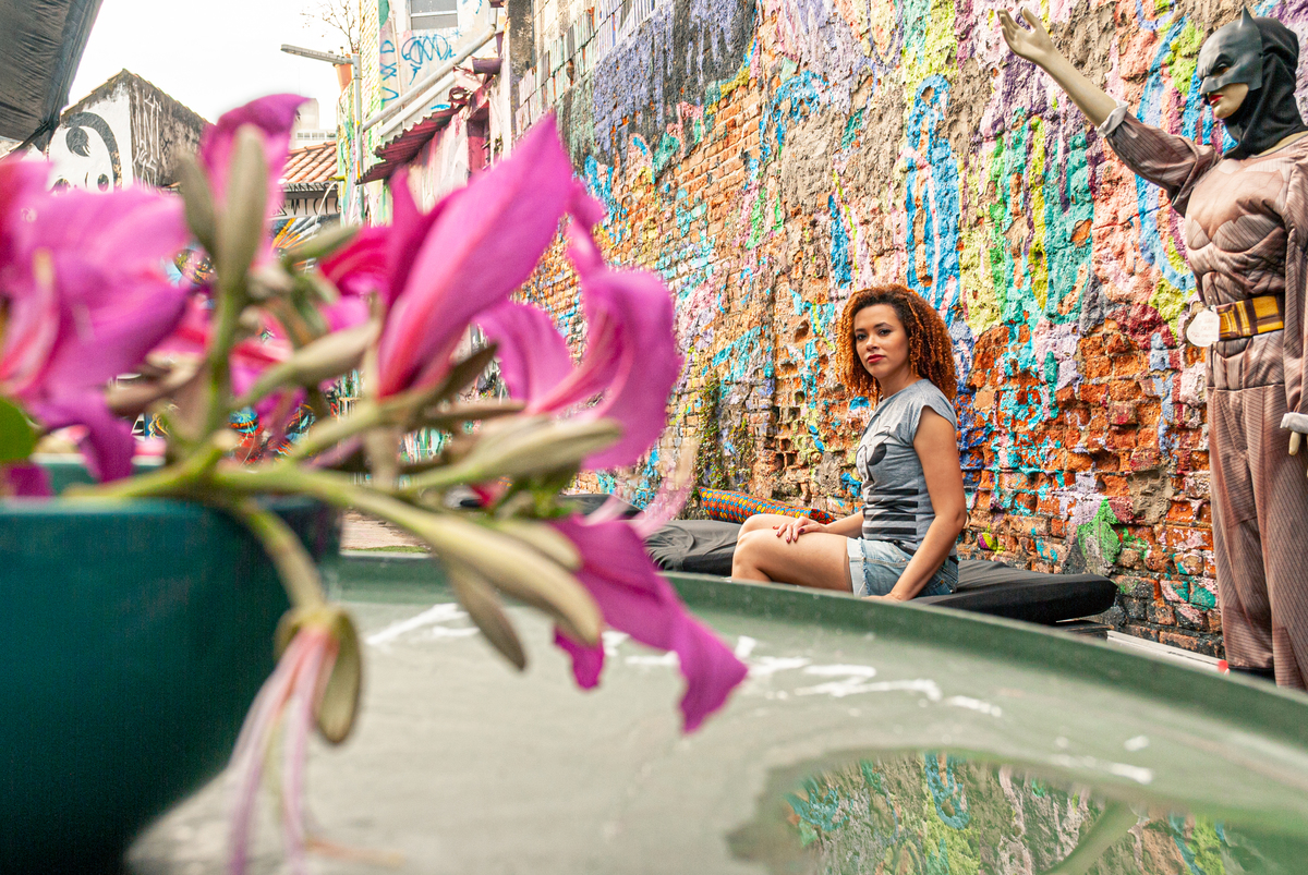 Pose no fim, com destaque as duas flores, Vânia Oliveira.