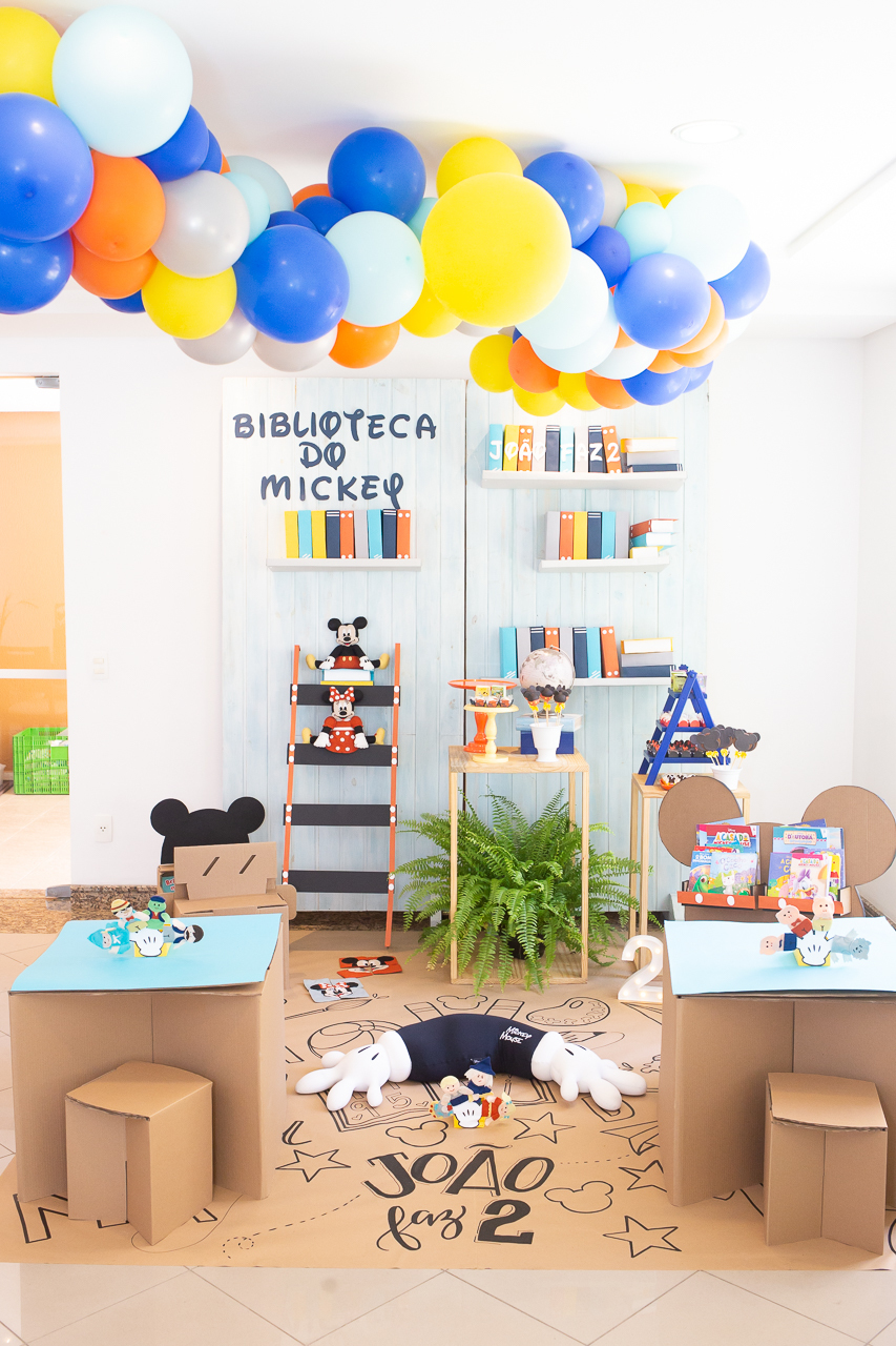 festa tema biblioteca mickey, festa com tema criativo, festa mickey para meninos, decoração festa mickey, fotografa de familia sp