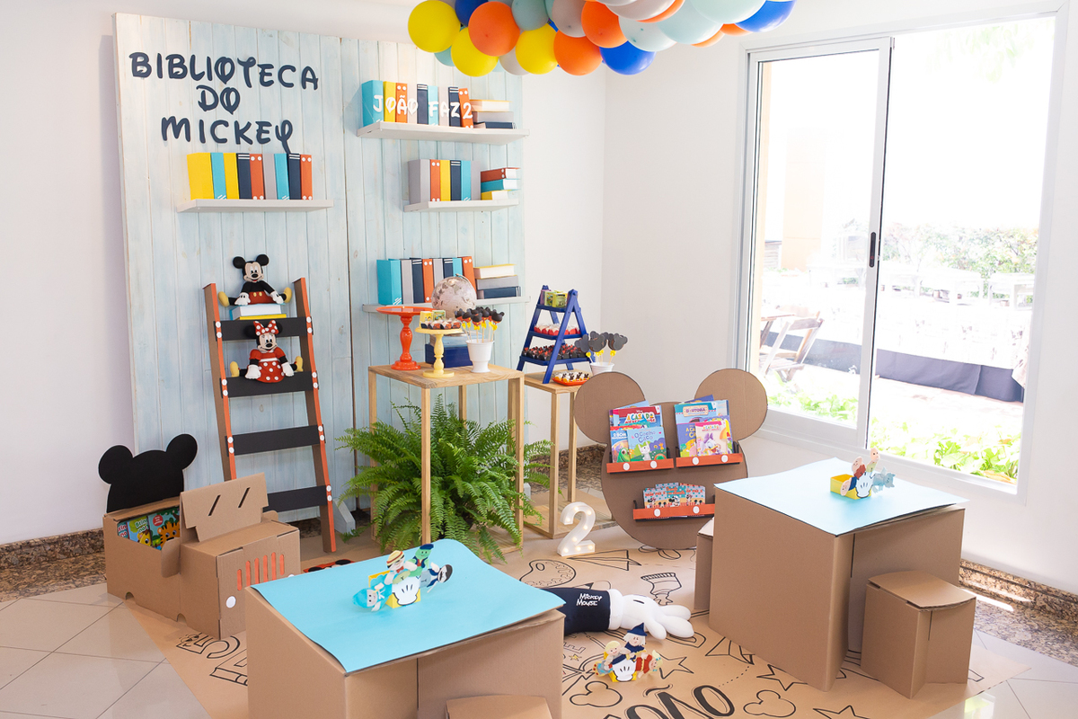 festa tema biblioteca mickey, festa com tema criativo, festa mickey para meninos, decoração festa mickey, fotografa de familia sp