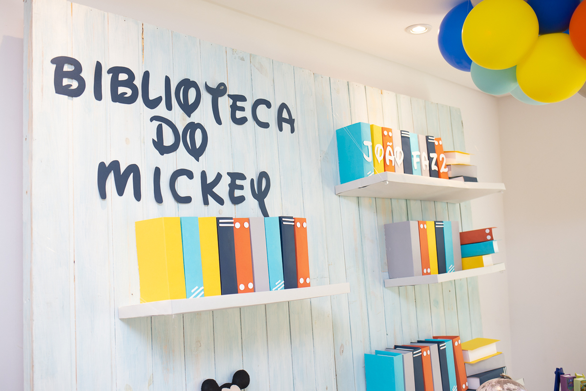 festa tema biblioteca mickey, festa com tema criativo, festa mickey para meninos, decoração festa mickey, fotografa de familia sp
